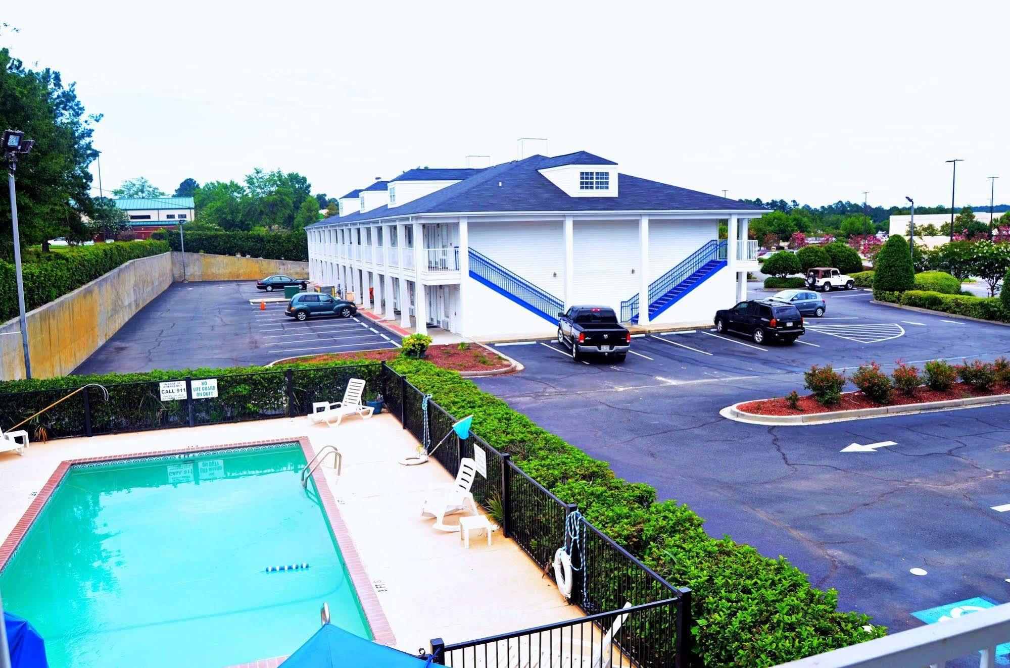 Baymont By Wyndham Valdosta At Valdosta Mall Exterior photo