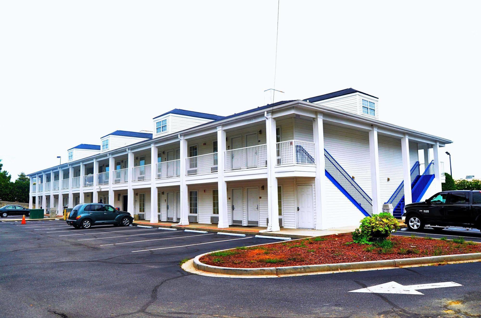 Baymont By Wyndham Valdosta At Valdosta Mall Exterior photo