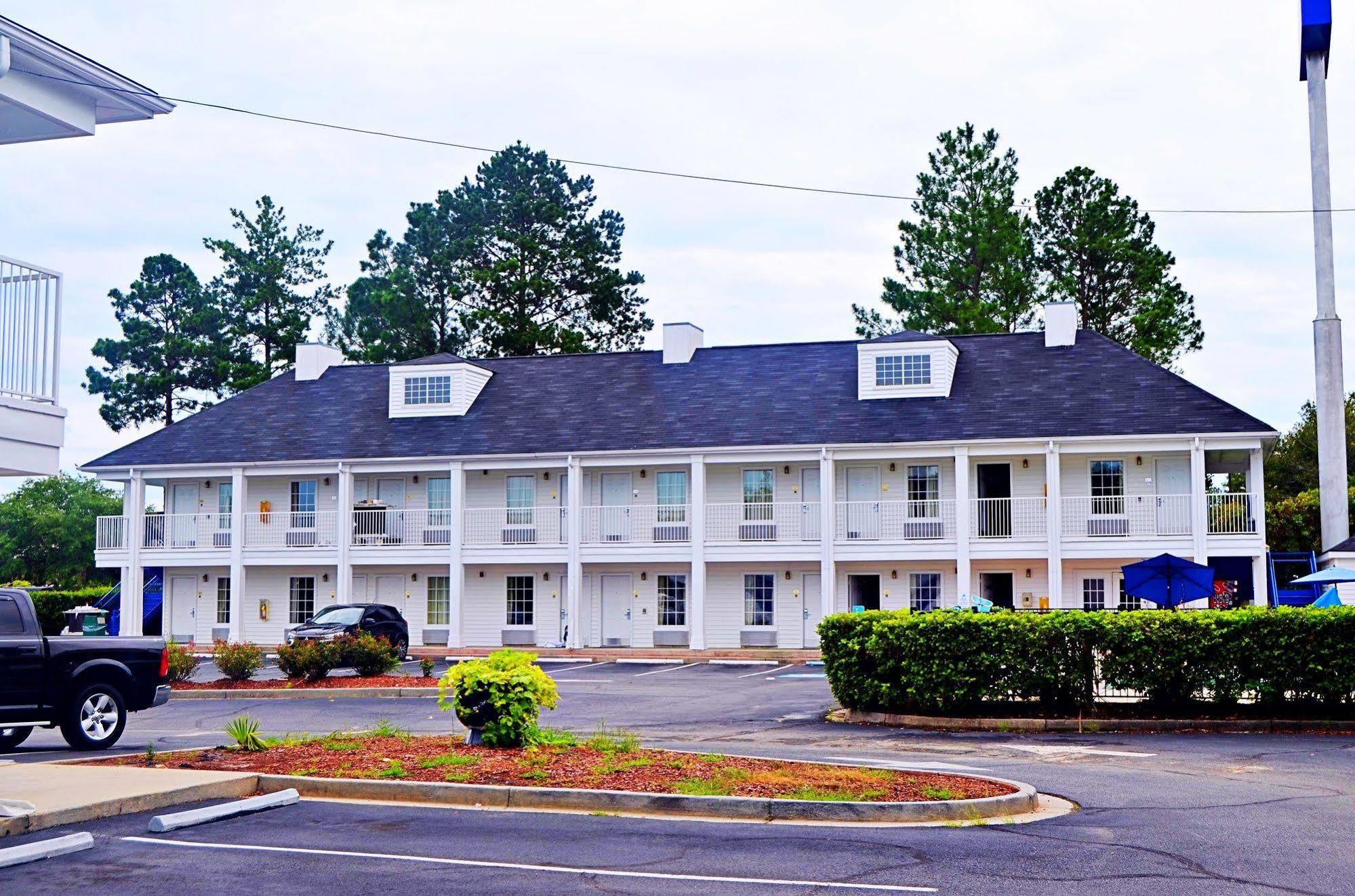 Baymont By Wyndham Valdosta At Valdosta Mall Exterior photo